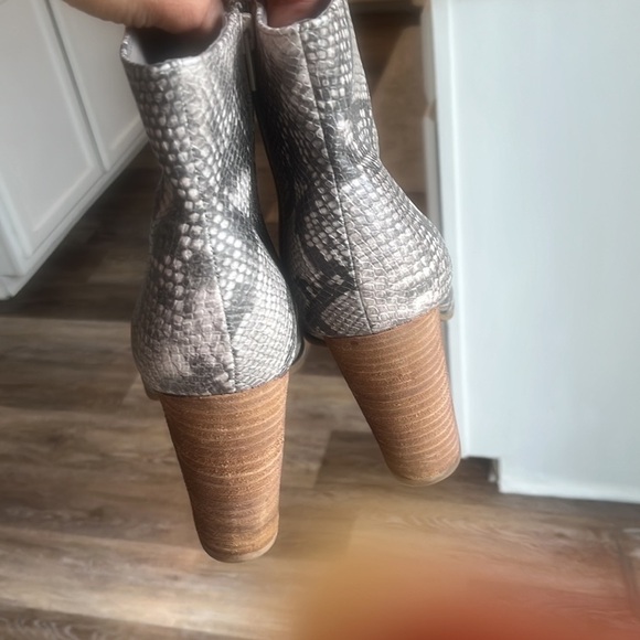 Carlos by Carlos Santana Lydia Tan Faux Leather Ankle Boots Shoes size 7.5 - Picture 6 of 7